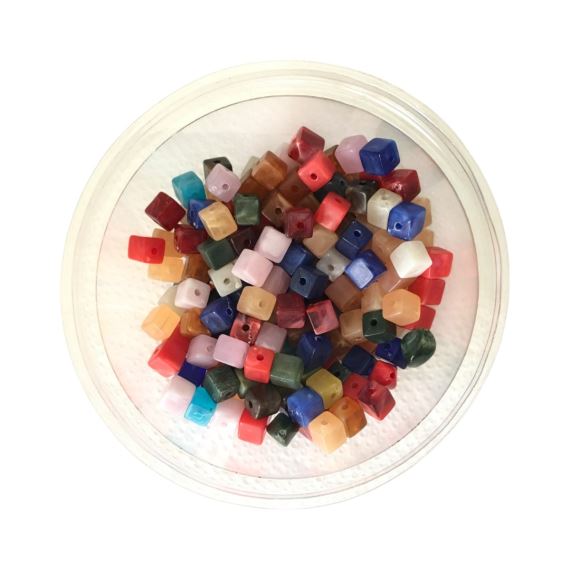 CUADRADO PLÁSTICO 7 MM COLORES SURTIDOS X 50 GRAMOS