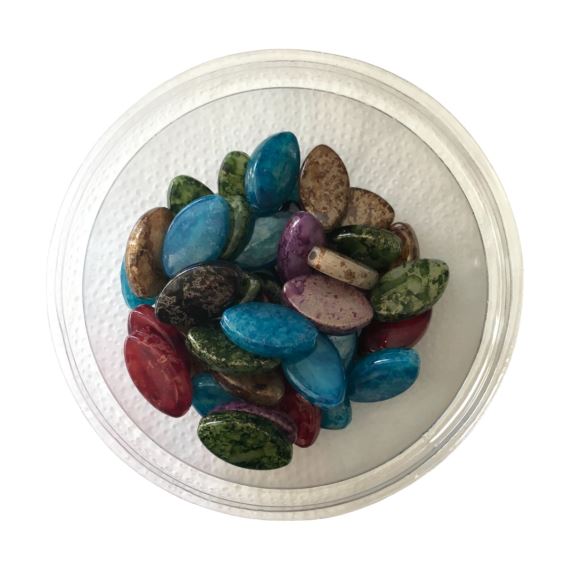 PIEZAS DE PLÁSTICO OVAL BRILLANTE COLORES SURTIDOS X 50 GRAMOS