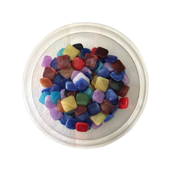 PIEZAS DE PLÁSTICO HEXAGONAL 15 MM COLORES SURTIDOS X 50 GRAMOS