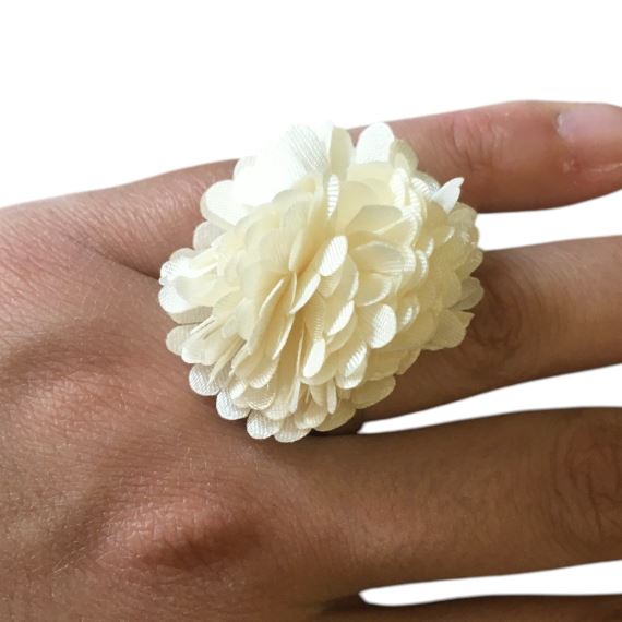 ANILLOS REGULABLES CON FLORES TELA X 6 UNI SURTIDAS